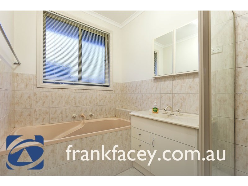 10 Bluegrass Crescent, Pakenham VIC 3810