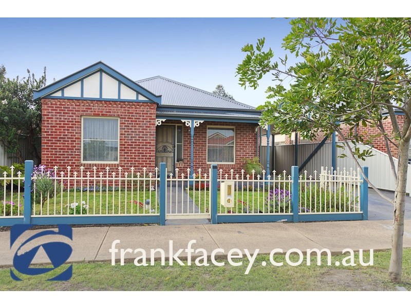 32 McCalister Place, Pakenham VIC 3810