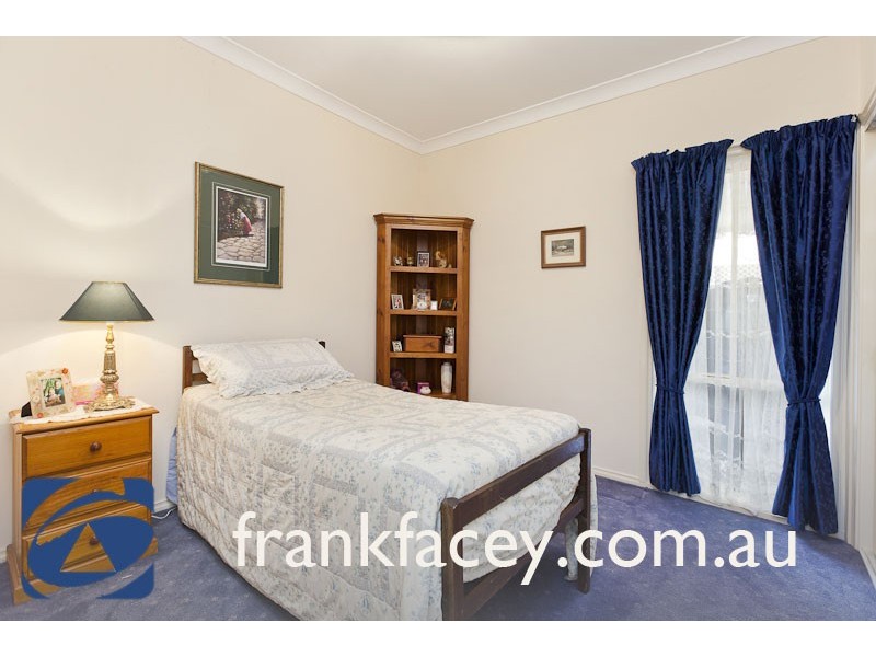 32 McCalister Place, Pakenham VIC 3810