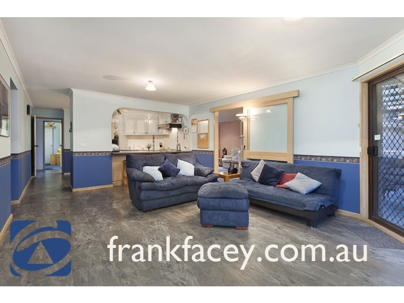 37 Kingston Avenue, Pakenham VIC 3810