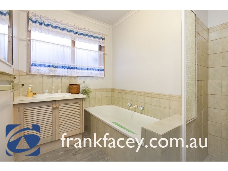 37 Kingston Avenue, Pakenham VIC 3810