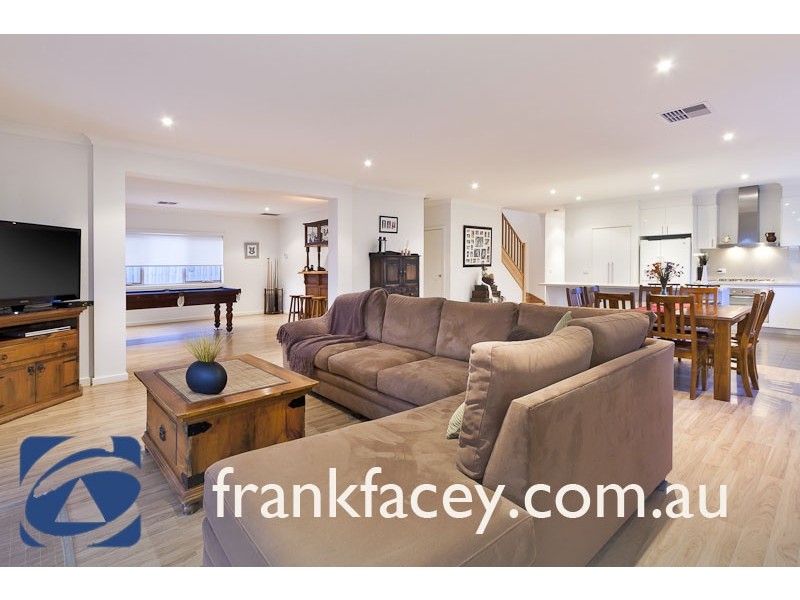 37 Banjo Paterson Drive, Pakenham VIC 3810