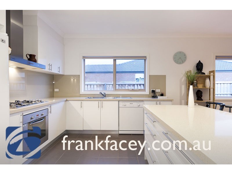 37 Banjo Paterson Drive, Pakenham VIC 3810