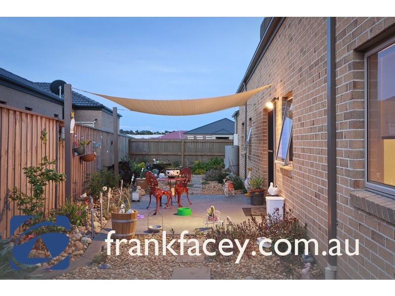 37 Banjo Paterson Drive, Pakenham VIC 3810