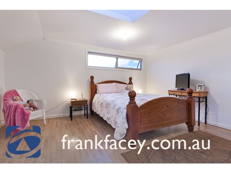 37 Banjo Paterson Drive, Pakenham VIC 3810