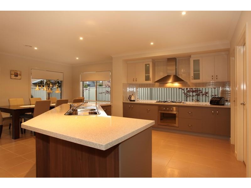 22 Kilburn Place, Pakenham VIC 3810
