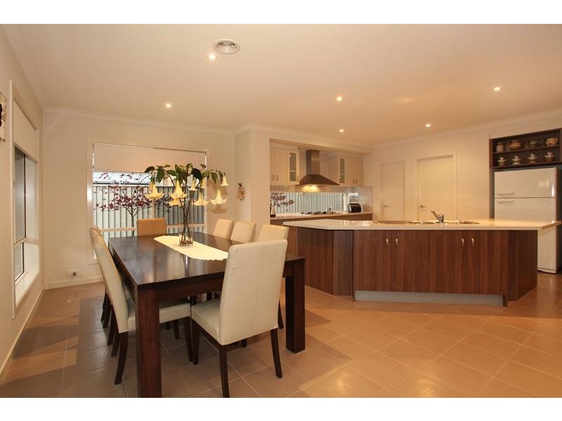 22 Kilburn Place, Pakenham VIC 3810