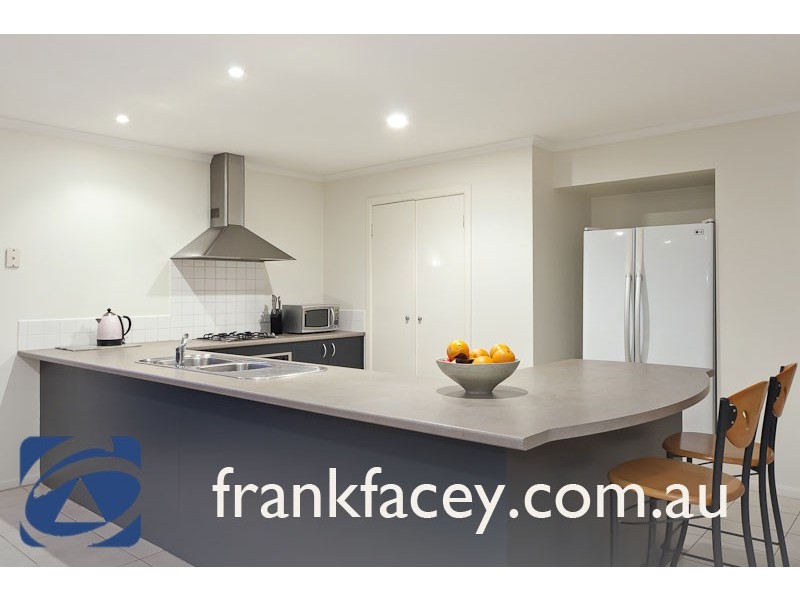 29 Gillian Place, Pakenham VIC 3810