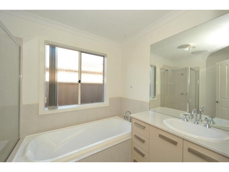 4 Tiffany Close, Pakenham VIC 3810