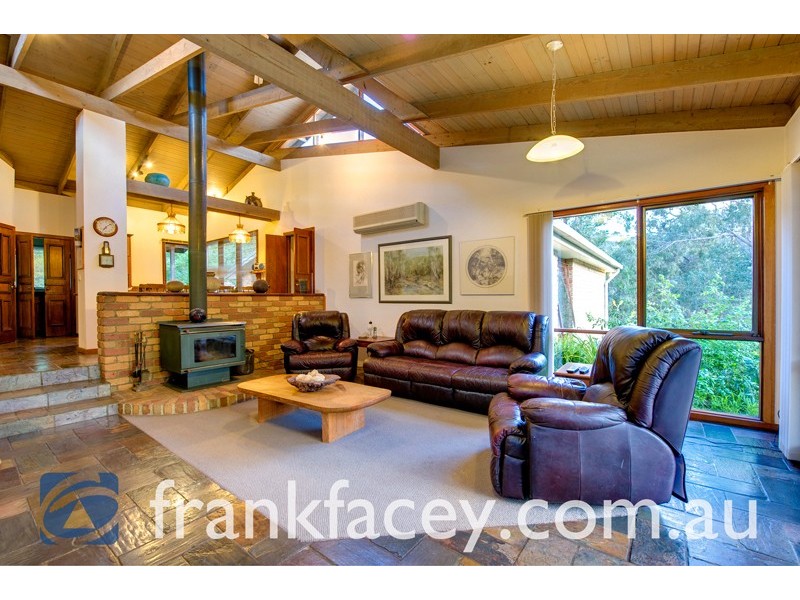 9 Fraser Ave, Beaconsfield Upper VIC 3808