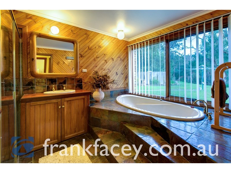 9 Fraser Ave, Beaconsfield Upper VIC 3808