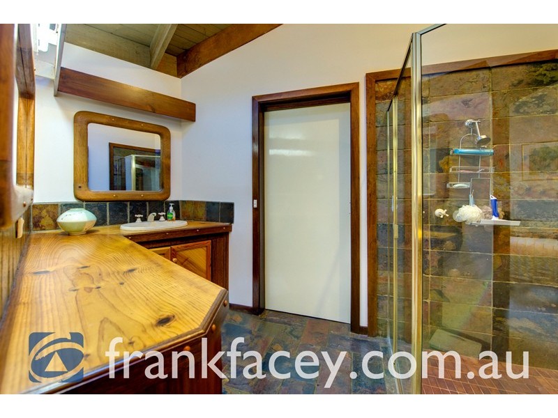 9 Fraser Ave, Beaconsfield Upper VIC 3808