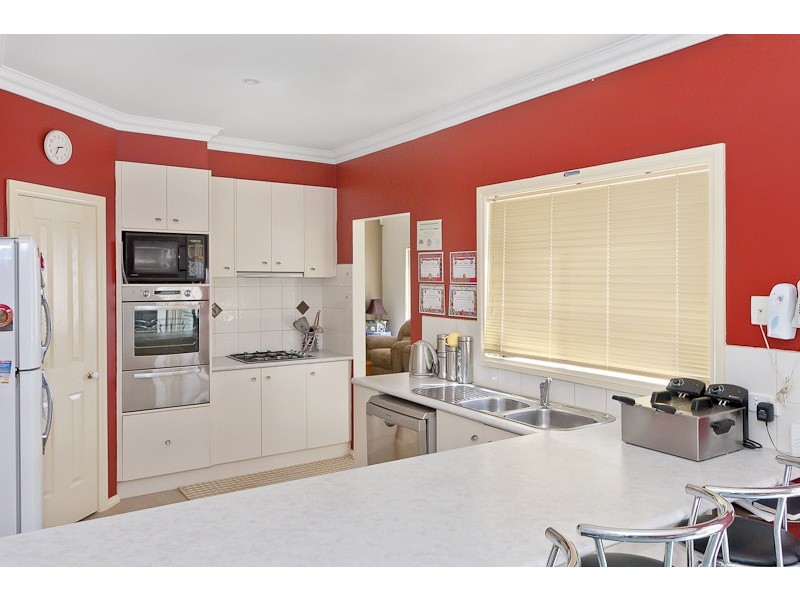 18 Bluehills Blvd, Pakenham VIC 3810