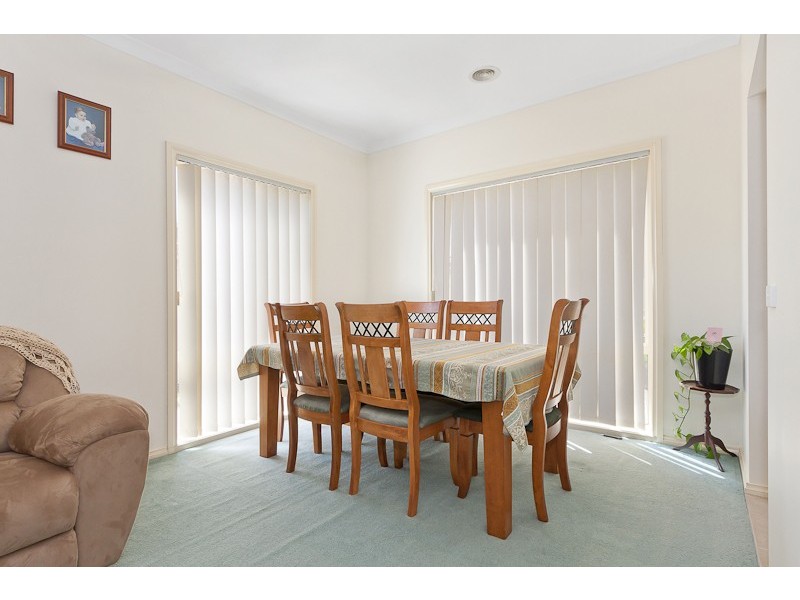 18 Bluehills Blvd, Pakenham VIC 3810