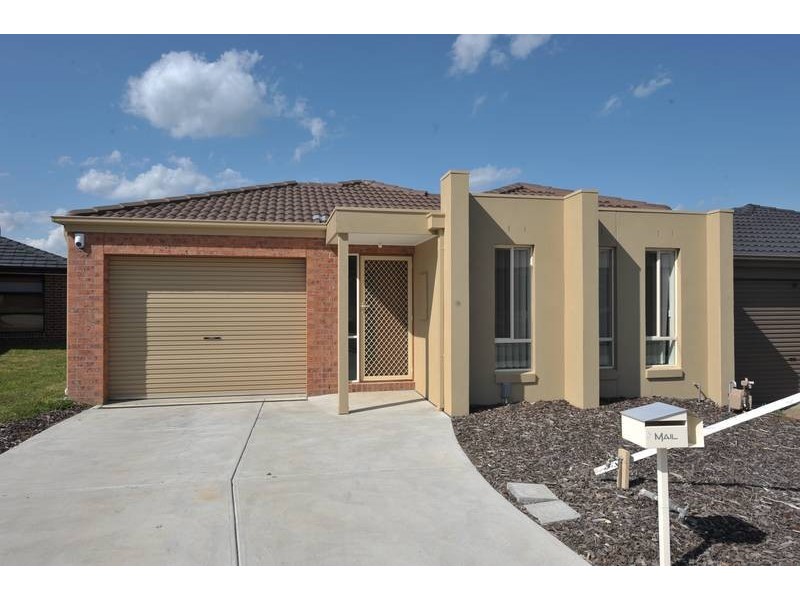 4 Tiffany Close, Pakenham VIC 3810