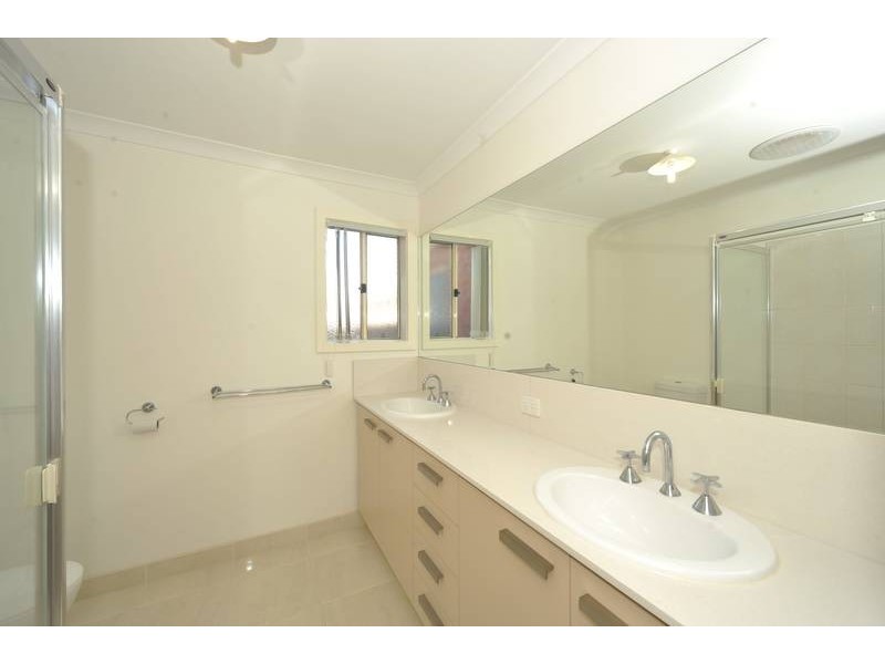 4 Tiffany Close, Pakenham VIC 3810