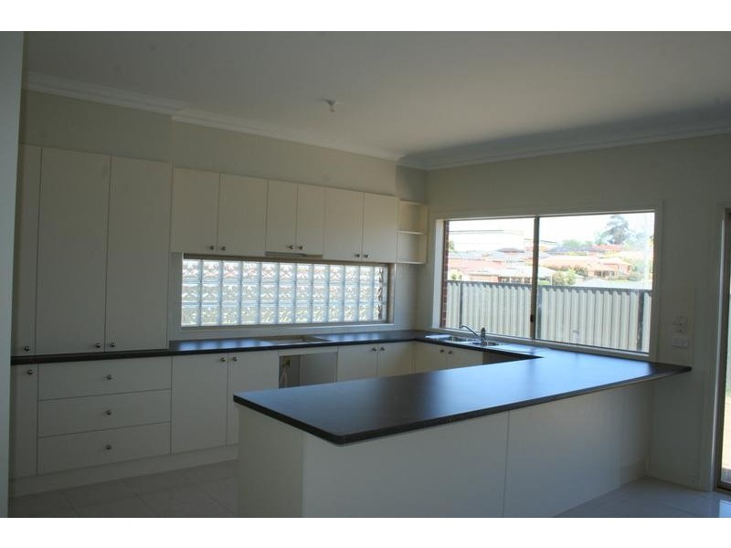 34 Windermere Blvd, Pakenham VIC 3810