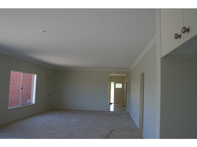 34 Windermere Blvd, Pakenham VIC 3810