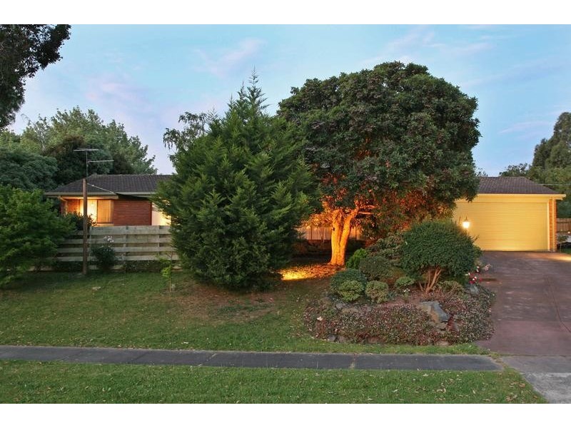 11 Ahern Road, Pakenham VIC 3810