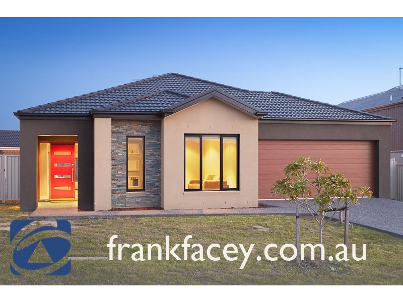 11 Ben Cairn Mews, Pakenham VIC 3810