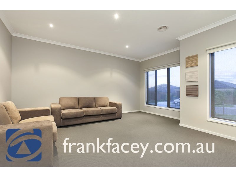 11 Ben Cairn Mews, Pakenham VIC 3810