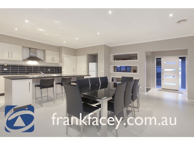 11 Ben Cairn Mews, Pakenham VIC 3810