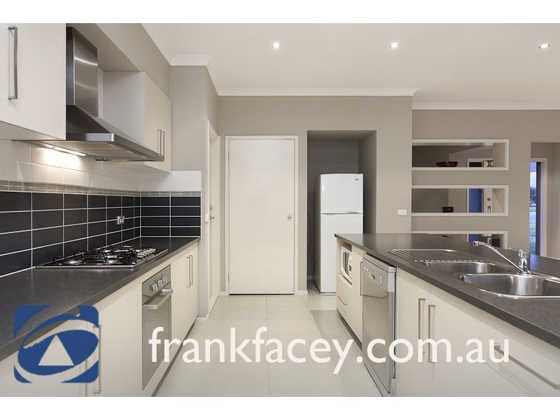 11 Ben Cairn Mews, Pakenham VIC 3810