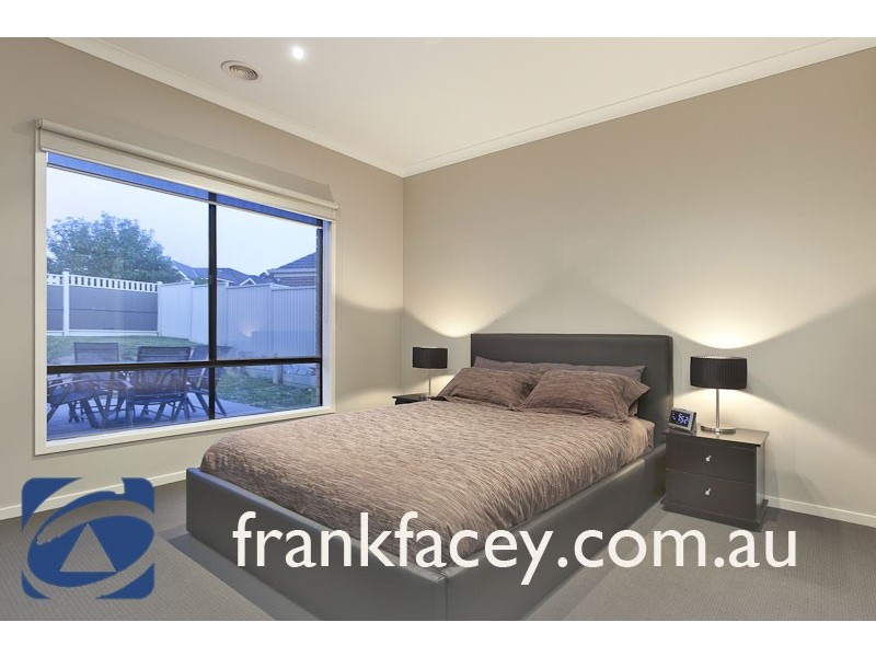 11 Ben Cairn Mews, Pakenham VIC 3810