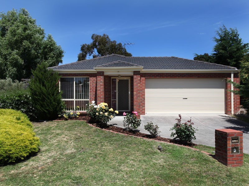 3 Fiona Place, Pakenham VIC 3810