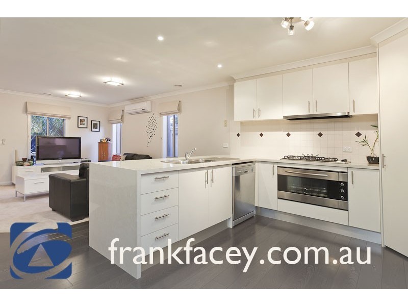 2/12 Jamieson Court, Pakenham VIC 3810