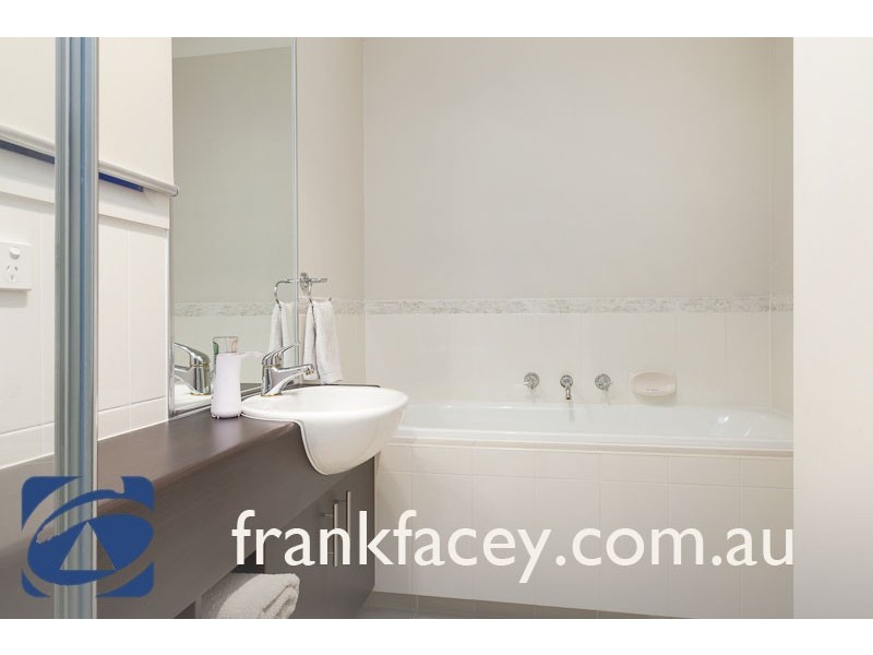 2/12 Jamieson Court, Pakenham VIC 3810