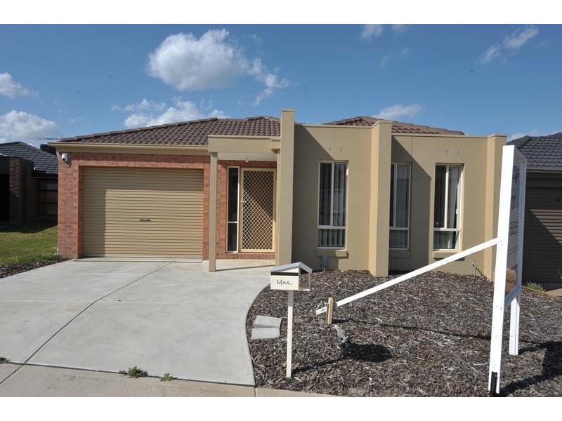 4 Tiffany Close, Pakenham VIC 3810