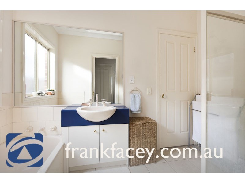 32 Macalister Place, Pakenham VIC 3810