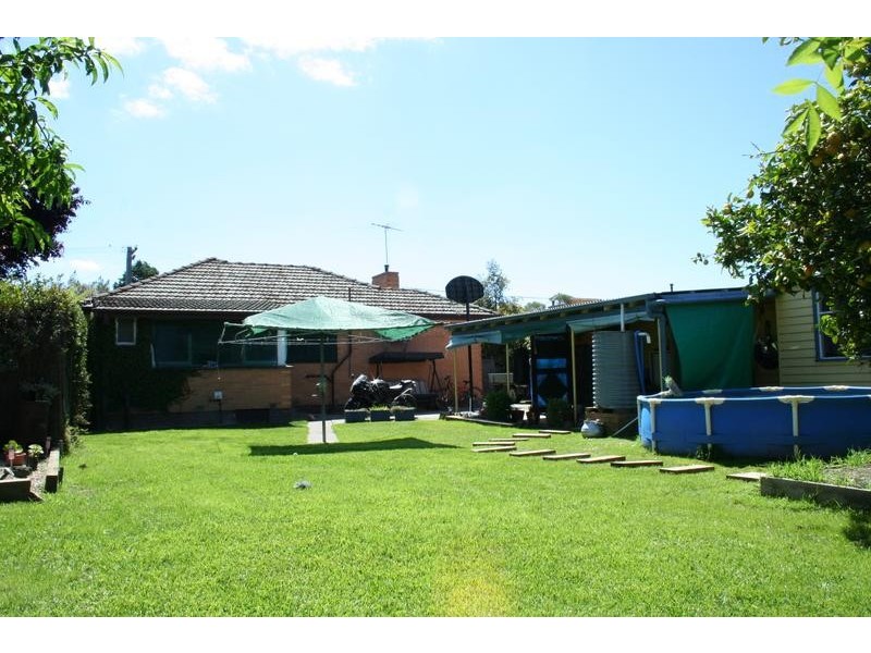 6 Savage Street, Pakenham VIC 3810