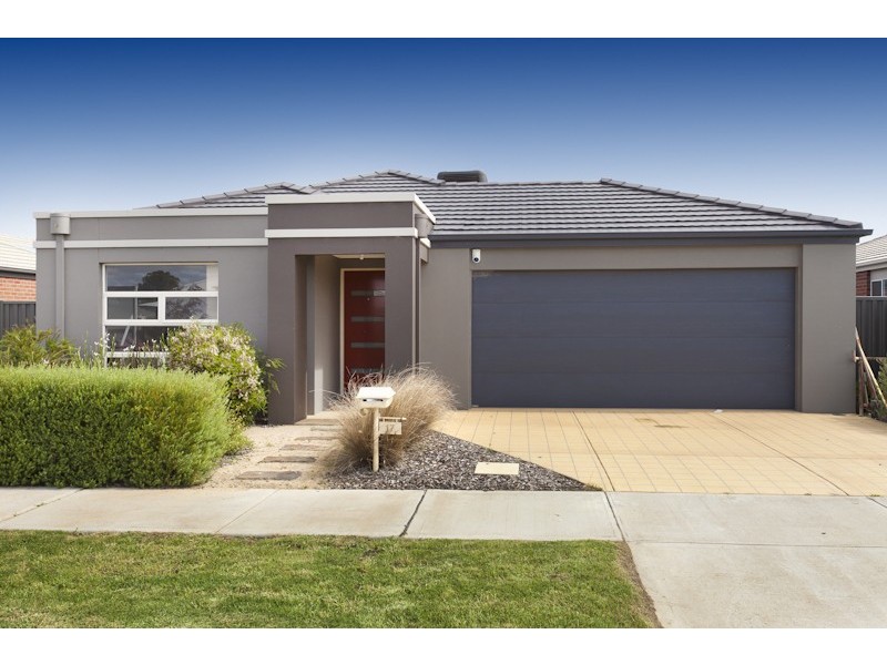 17 Orchard Valley Avenue, Pakenham VIC 3810