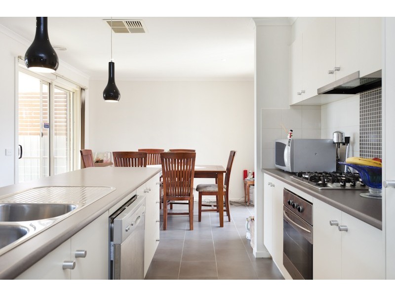 17 Orchard Valley Avenue, Pakenham VIC 3810