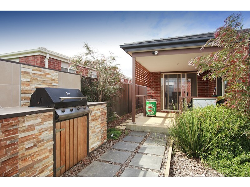 17 Orchard Valley Avenue, Pakenham VIC 3810