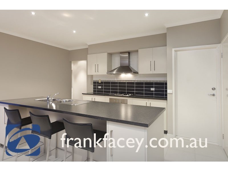 11 Ben Cairn Mews, Pakenham VIC 3810