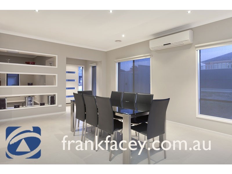 11 Ben Cairn Mews, Pakenham VIC 3810