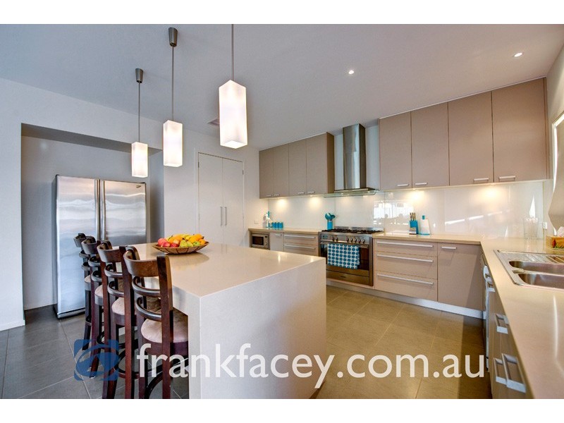2 Heron Close, Pakenham VIC 3810