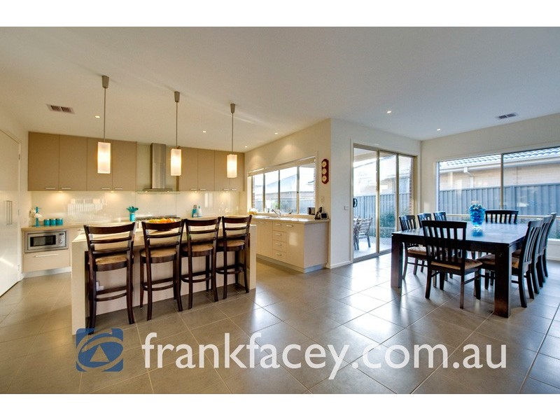 2 Heron Close, Pakenham VIC 3810