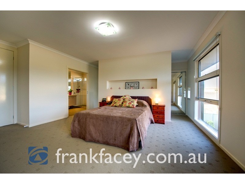 2 Heron Close, Pakenham VIC 3810