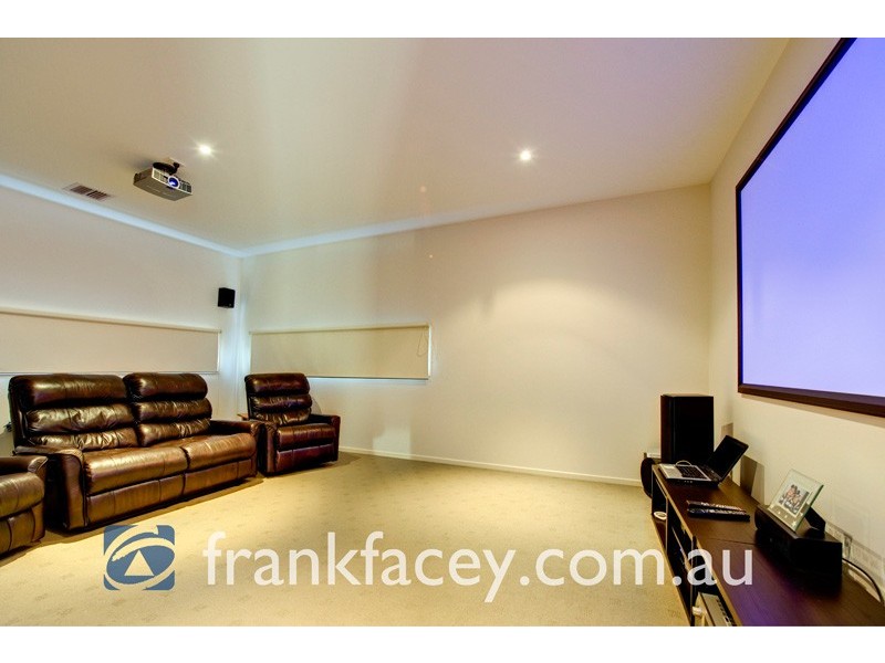 2 Heron Close, Pakenham VIC 3810