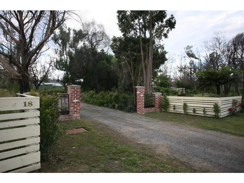 18 McDonald Road, Labertouche VIC 3816