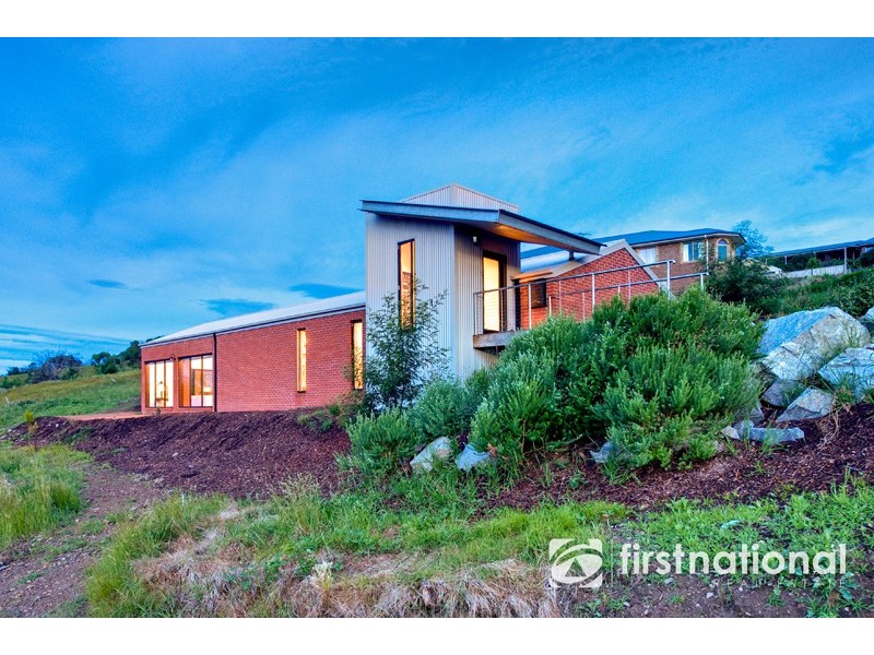 45 Highland Drive, Pakenham VIC 3810