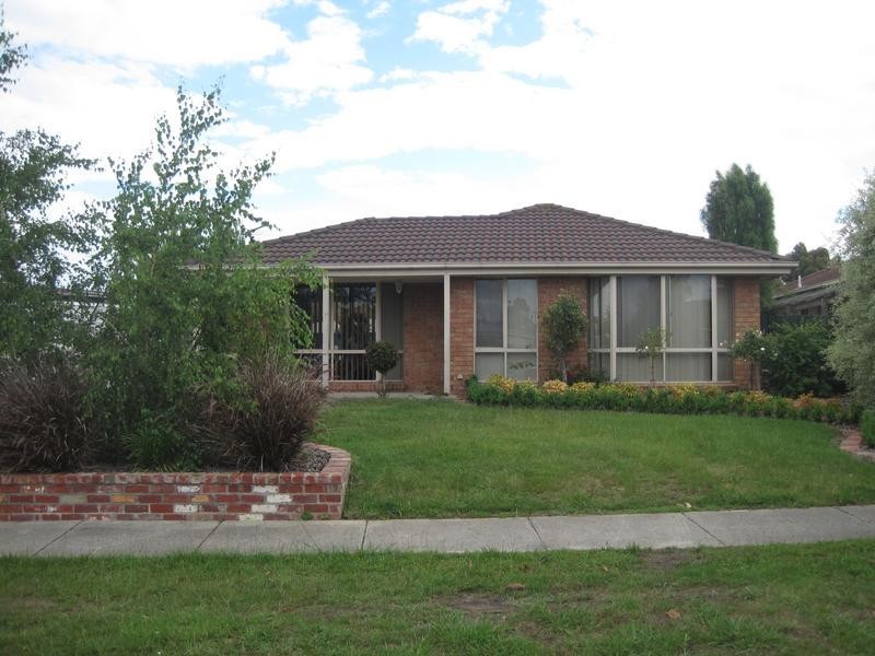 5 Martingale Place, Pakenham VIC 3810