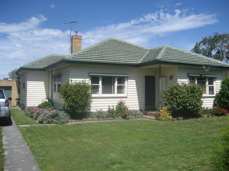 4 Henty Street, Pakenham VIC 3810