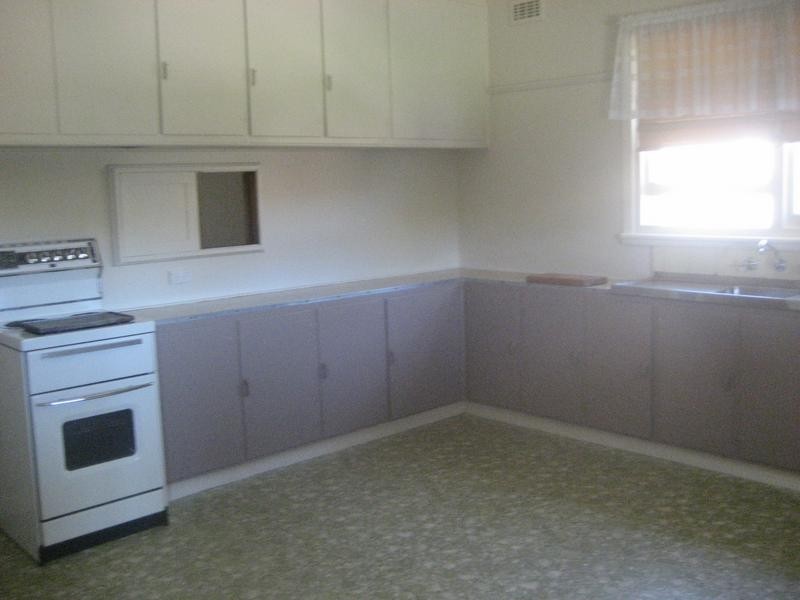 4 Henty Street, Pakenham VIC 3810