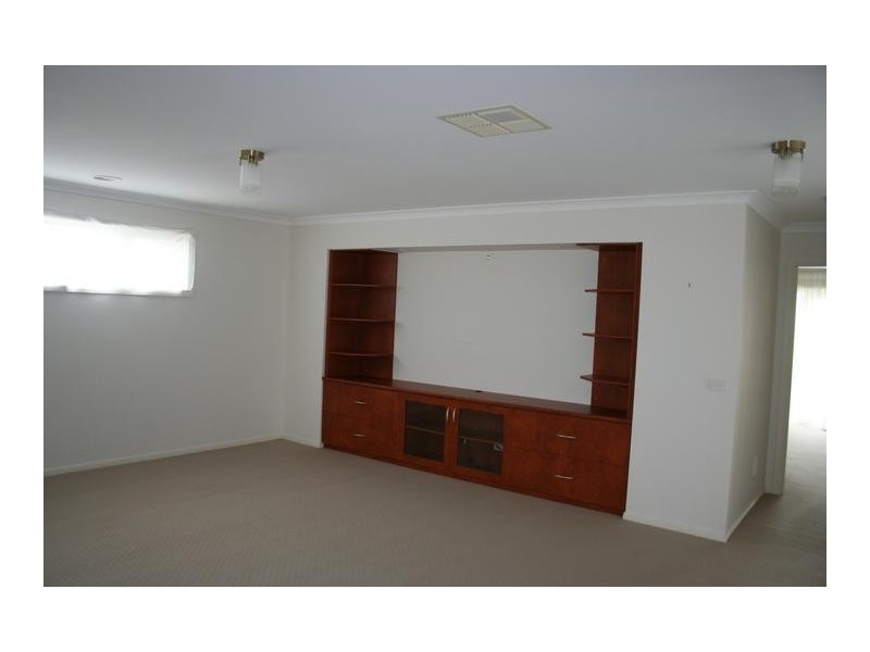 26 Lucerne Circuit, Pakenham VIC 3810