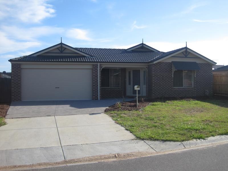 32 Pomegranate Way, Pakenham VIC 3810